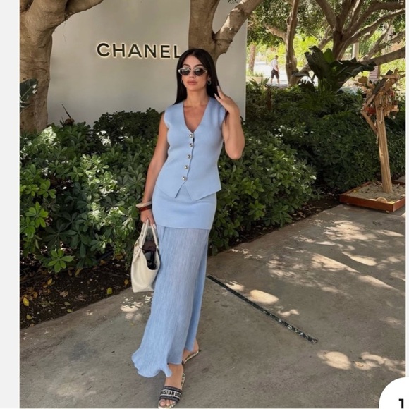 NWT ZARA blogger fav MIXED PLEATED SKIRT SIZE S
🚨FIRM PRICE NO ACCEPT OFFER - Picture 1 of 15